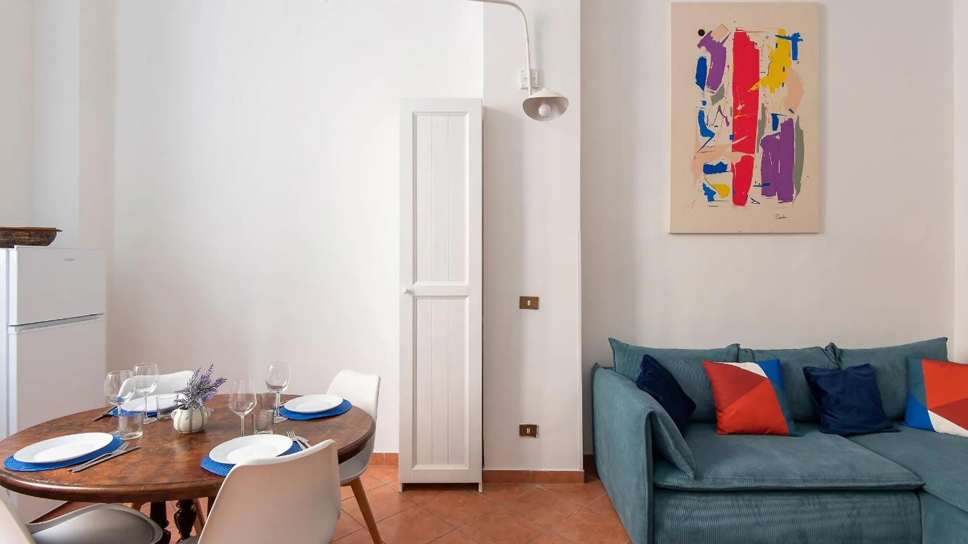 Vittorio Elegant Two Bedroom Apartment Рим