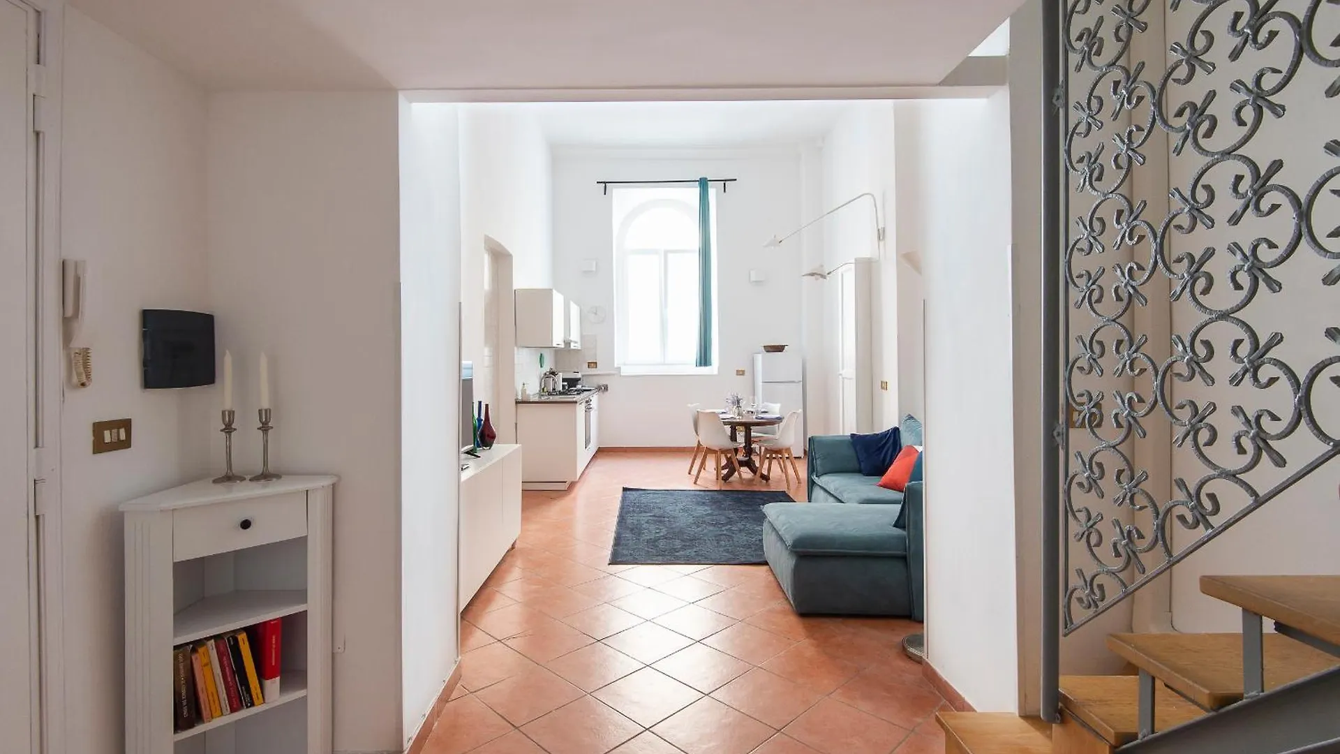 Vittorio Elegant Two Bedroom Apartment Рим Италия