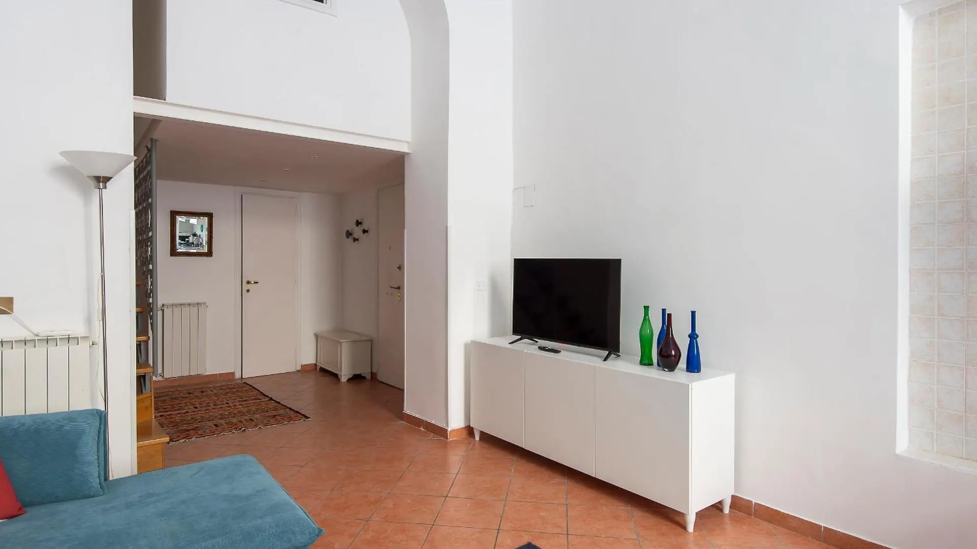 Vittorio Elegant Two Bedroom Apartment Рим