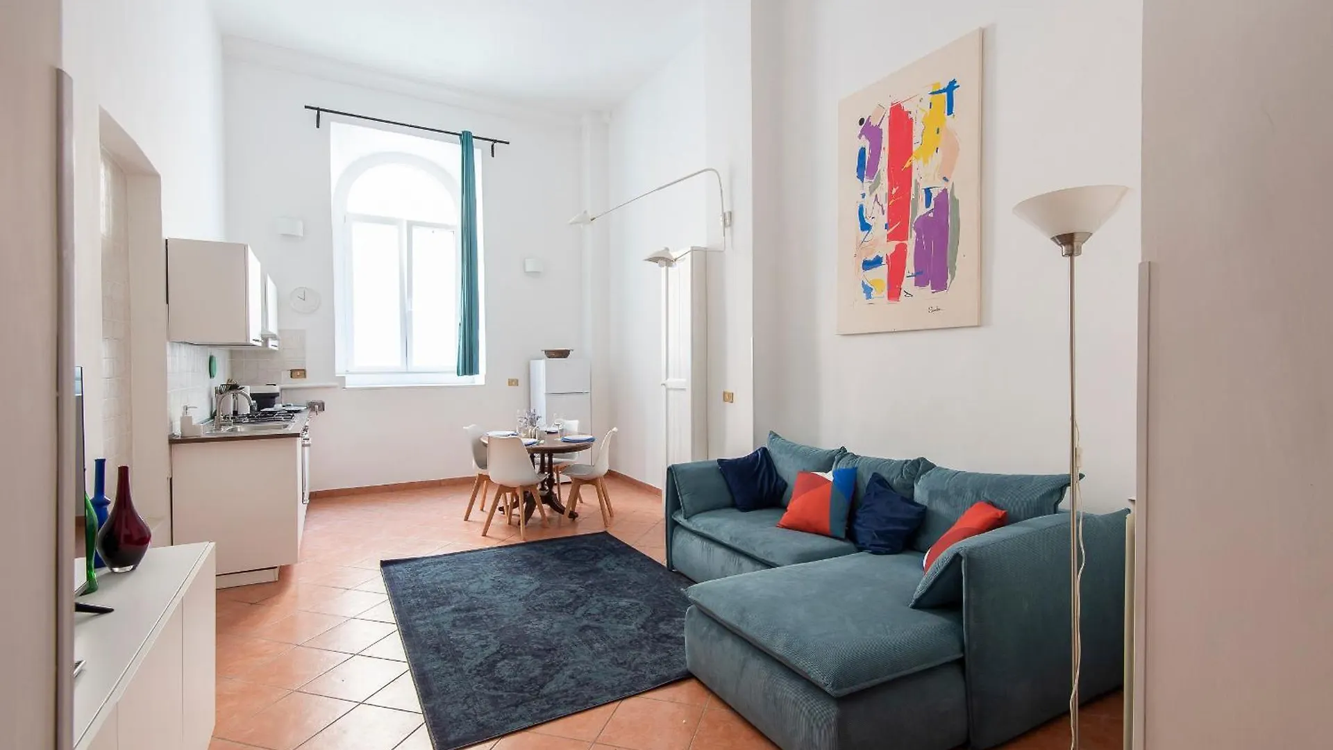 Vittorio Elegant Two Bedroom Apartment Рим
