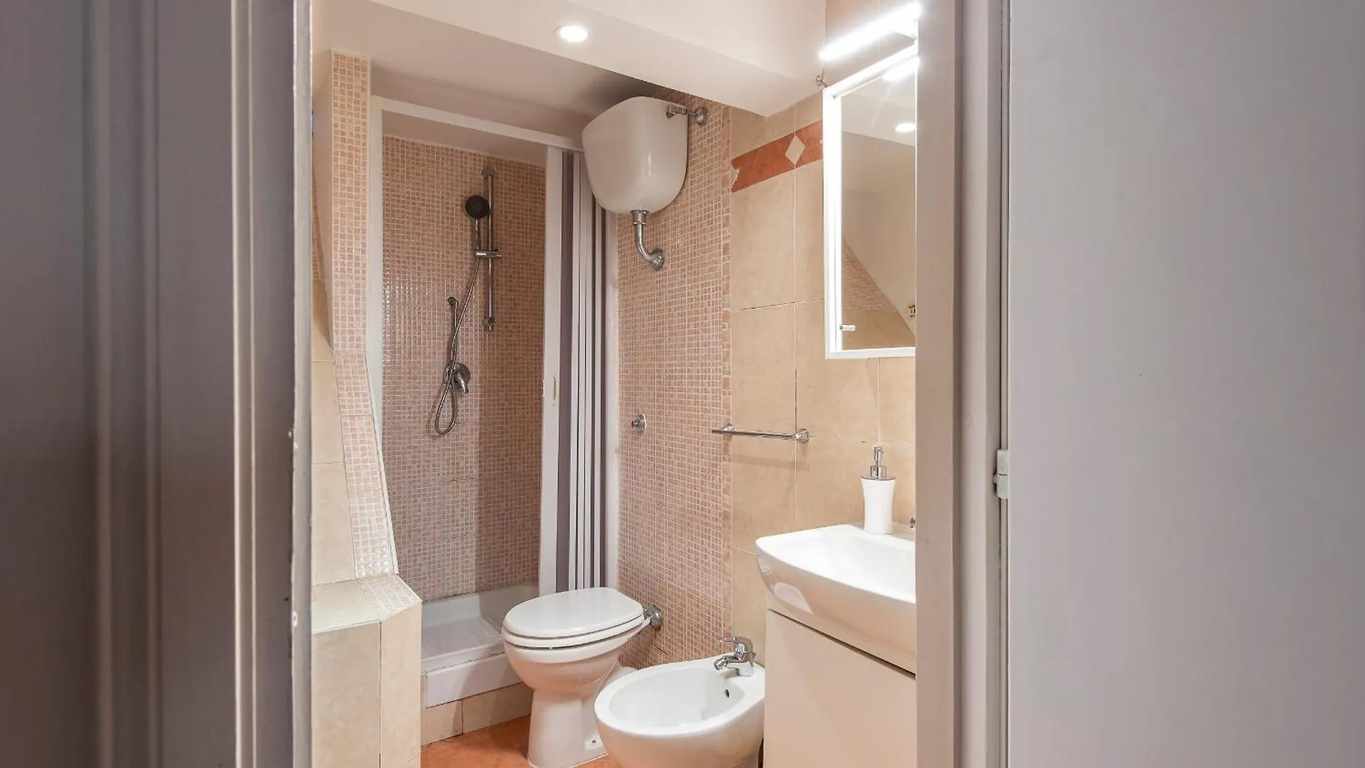 Vittorio Elegant Two Bedroom Apartment Рим 0*,
