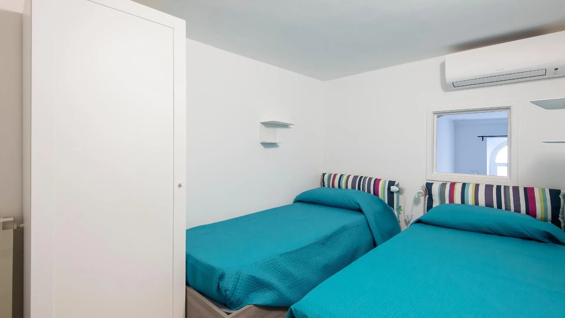 Vittorio Elegant Two Bedroom Apartment Рим 0*,  Италия