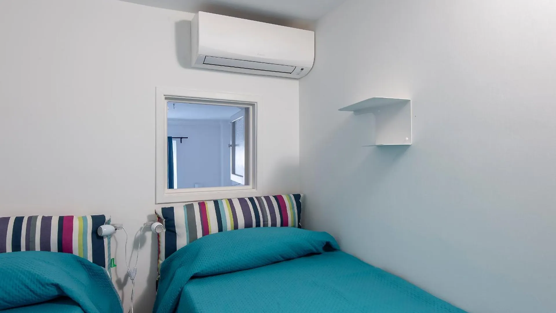 Vittorio Elegant Two Bedroom Apartment Рим