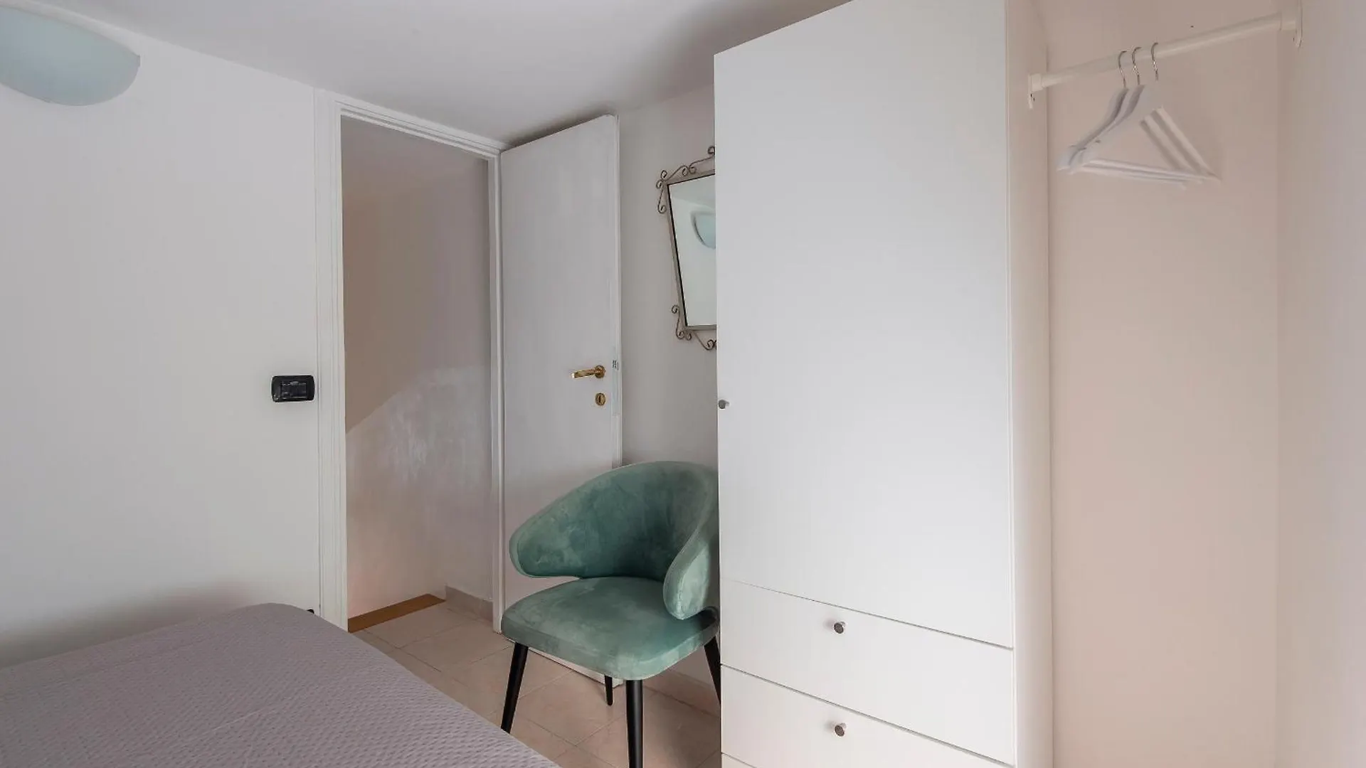 Vittorio Elegant Two Bedroom Apartment Рим 0*,  Италия