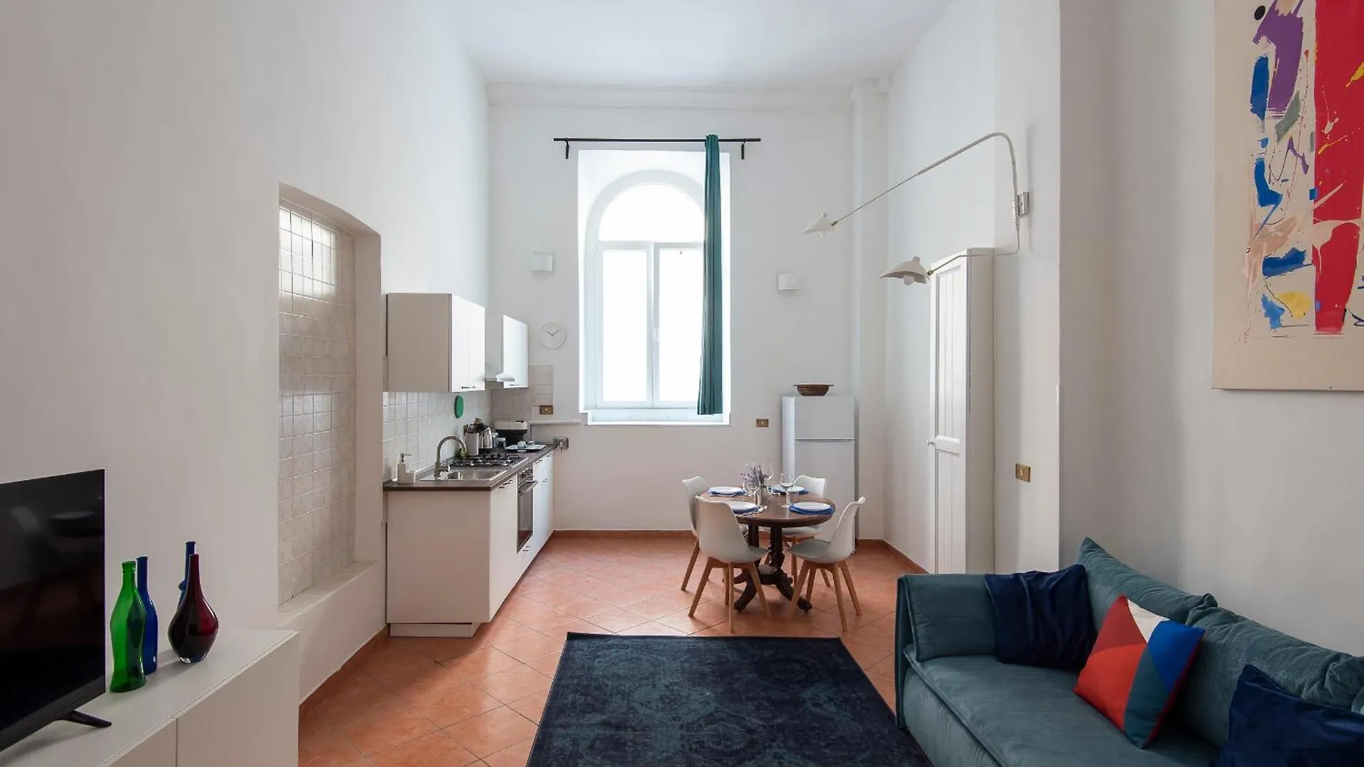 Vittorio Elegant Two Bedroom Apartment Рим