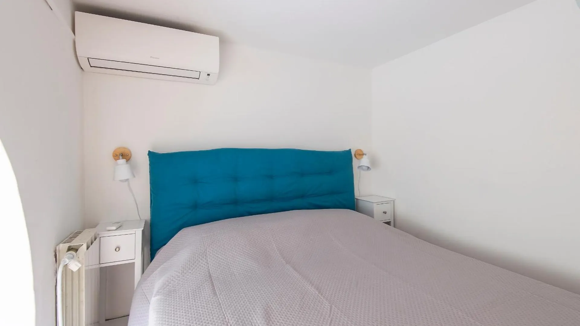 Vittorio Elegant Two Bedroom Apartment Рим